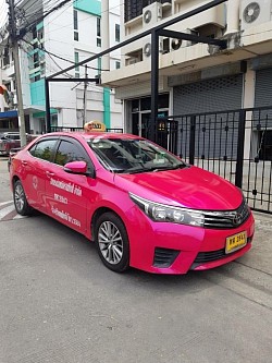 บริการแท็กซี่รับส่งสนามบิน เรียกแท็กซี่ใกล้ๆ ศรีราชา ชลบุรี เบอร์โทรแท็กซี่ 0955368720